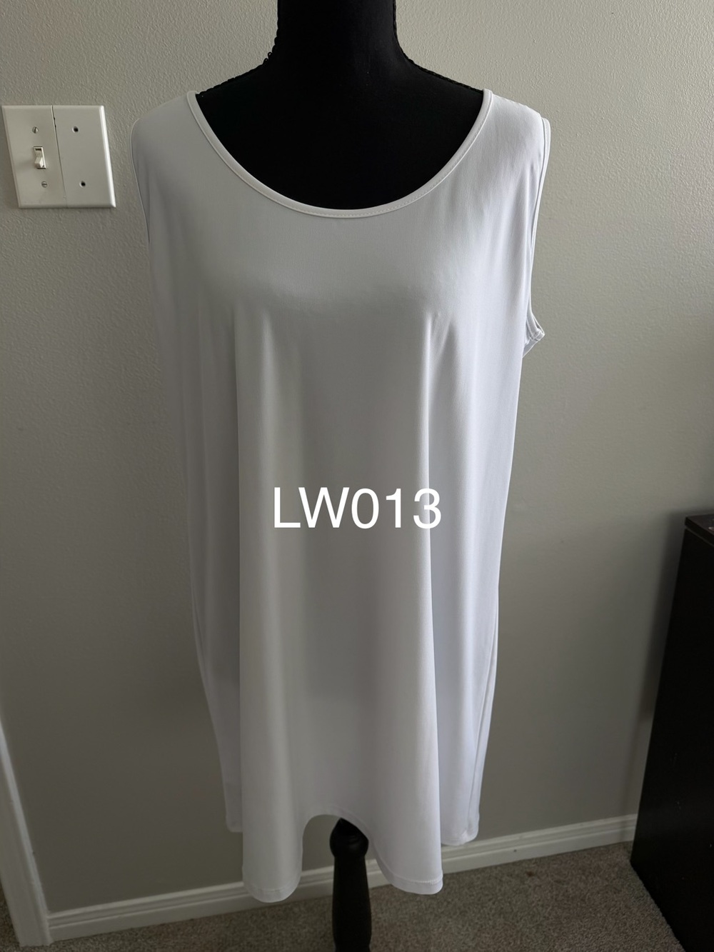Patchington White Sleeveless Scoop Neck Tank Top